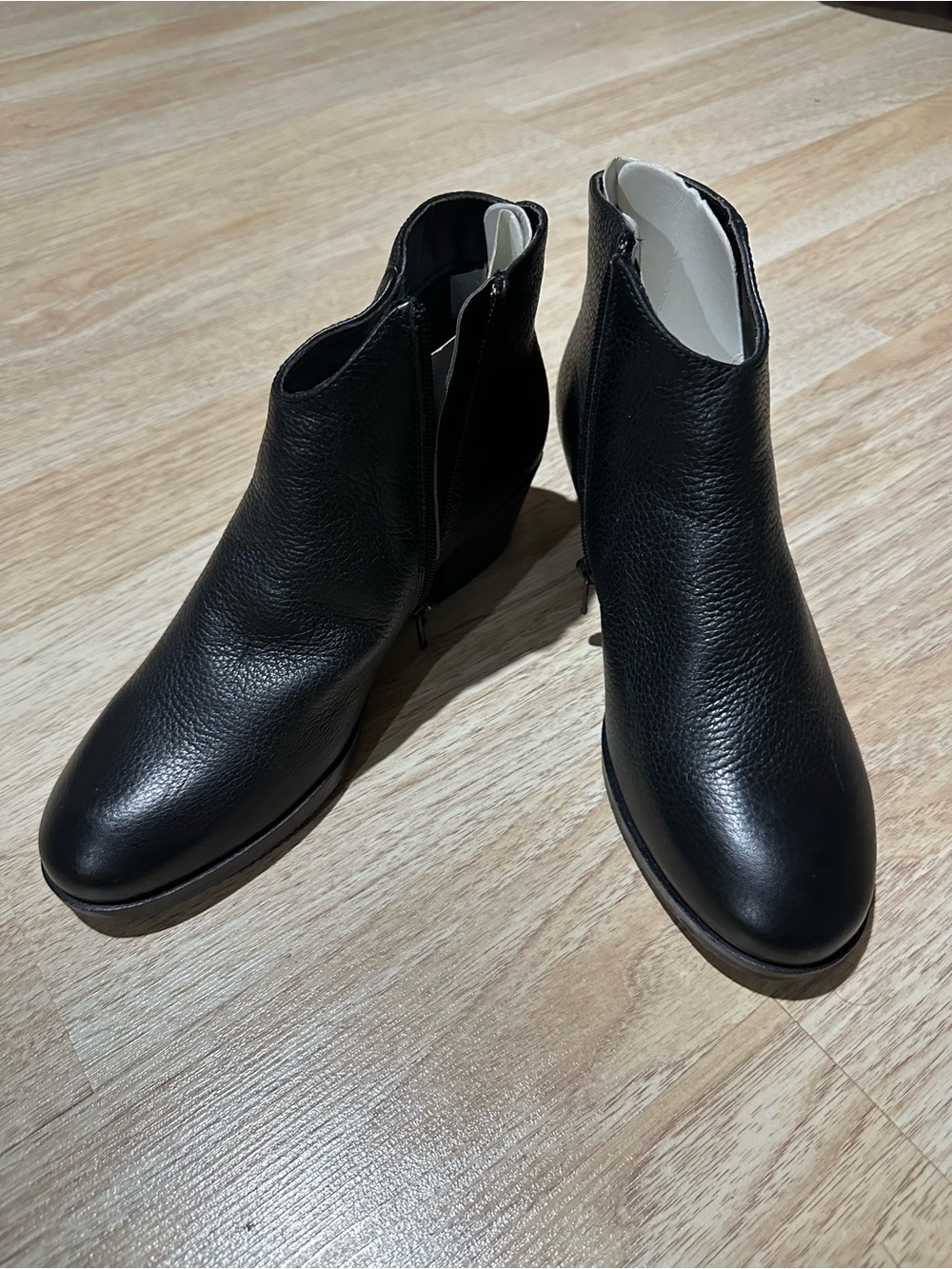 Clarks Women’s Classic Black Leather Women's Ankle Boots, Size 8.5